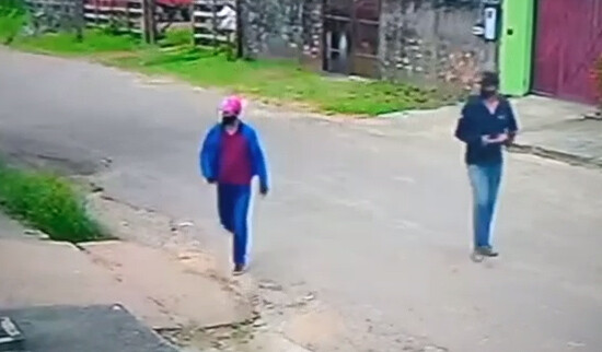 Vídeo mostra bandidos armados entrando na casa do prefeito de Candeias