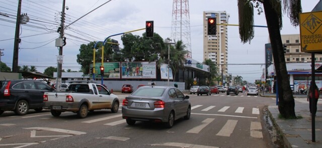 Prefeitura investe R$ 1,5 milhão em modernização de sinalização, mas apresentadora diz que méritos são do Governo