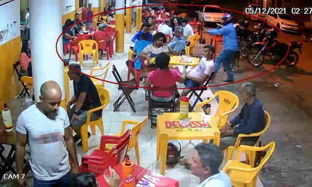 Homem é morto a tiros em bar de Ji-Paraná