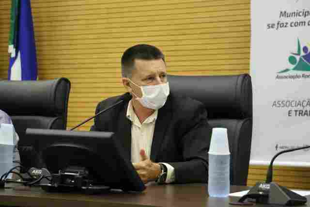 Prefeito Célio Lang anuncia candidatura a reeleição na AROM e destaca gestão voltada ao diálogo