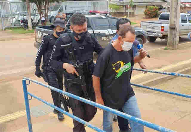 Ex-prefeito é preso acusado de mandar matar radialista e servidor público