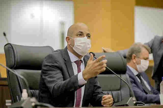 Recurso intermediado pelo deputado Ismael Crispin para iluminação de rua já está na conta da prefeitura