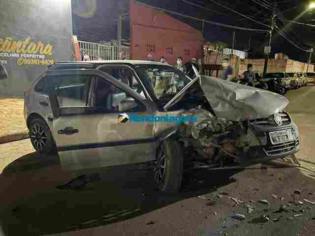 Motorista é levado à central de Polícia após se envolver em grave acidente