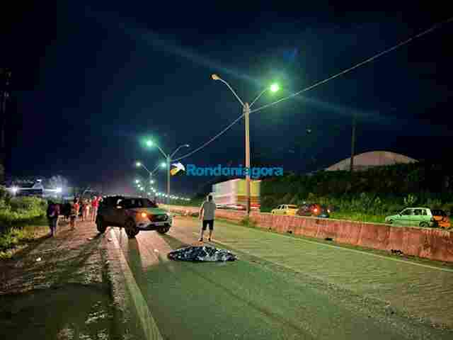 Casal cai de moto na BR-364 em Porto Velho e mulher morre atropelada