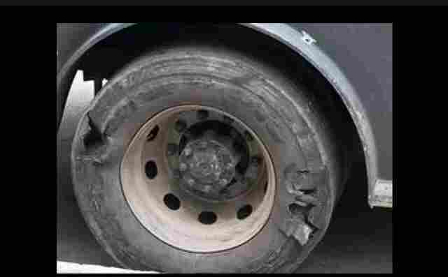 Ônibus furtado em Vilhena é interceptado em Cerejeiras após longa perseguição e tiros nos pneus