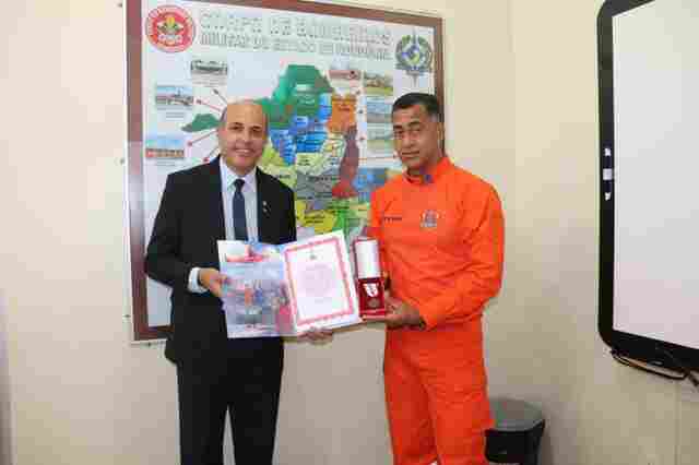 Deputado Ismael Crispin é agraciado com medalha Capitão Esron Penha de Menezes