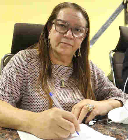 Ellis Regina comemora aprovação do abono natalino dos servidores municipais da educação