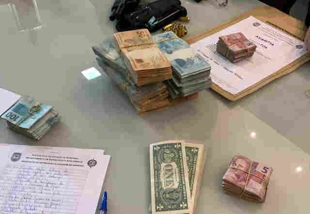 Polícia cumpre mandados em operação contra envolvidos em comercialização ilegal de armas e munições