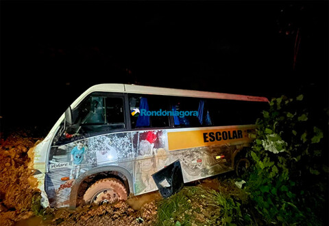 Acidente envolvendo micro-ônibus deixa vários feridos na BR-319, em Porto Velho