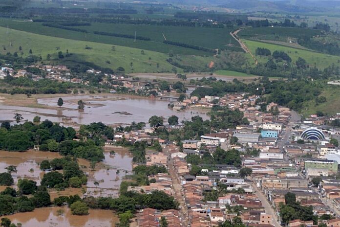 “Maior desastre natural da história”, diz governador da Bahia sobre chuvas