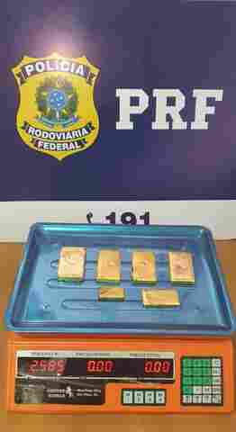 Casal é preso com mais de 2,5 quilos de ouro em barras