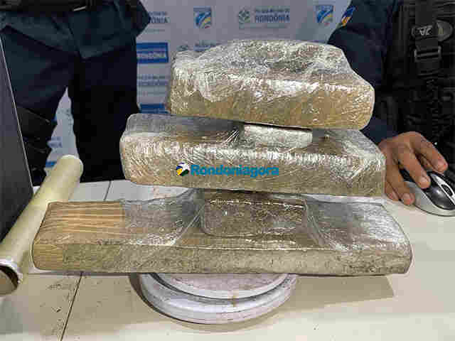 Trio é preso com três quilos de maconha em casa na zona leste