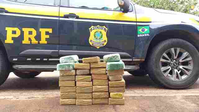 PRF apreende mais de 30 quilos de cocaína e prende um na BR-364