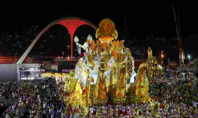 Rio e São Paulo adiam desfile de carnaval para feriado de Tiradentes