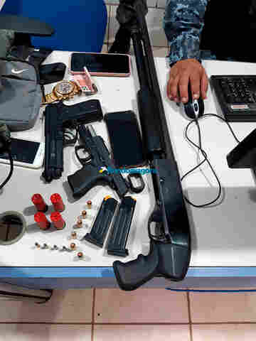 Trio é preso com armas após perseguição na capital