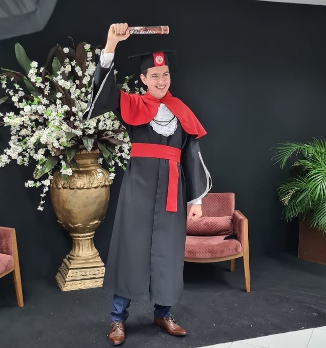 UNIRON concede Prêmio de Láurea Acadêmica a formandos, durante colação de grau