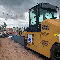 Trabalhador morre esmagado por rolo compressor em obra na capital