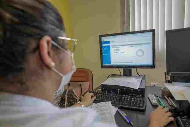 Prefeitura diz que servidores responsáveis por informar dados de covid-19 também ficaram doentes