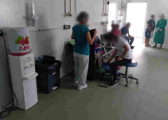 Marido de paciente, internada na UTI, denuncia comércio de jalecos dentro da AMI em Porto Velho