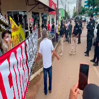 Vídeos: manifestantes com faixas contra Bolsonaro são intimidados pela PRF