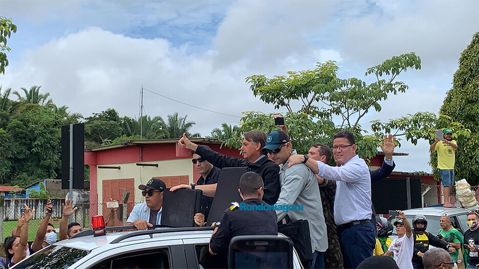 Fotos: Bolsonaro desembarca em Porto Velho e cumprimenta apoiadores