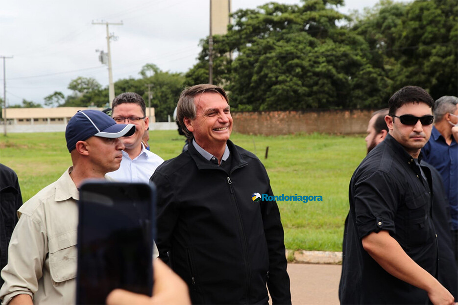 Fotos: Bolsonaro desembarca em Porto Velho e cumprimenta apoiadores