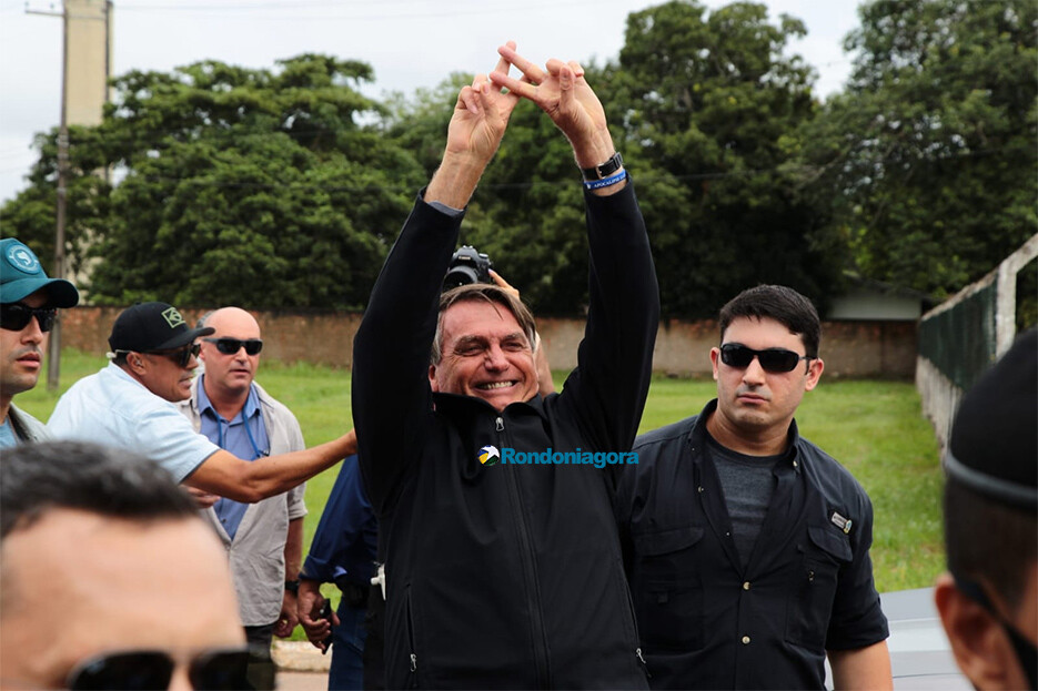 Fotos: Bolsonaro desembarca em Porto Velho e cumprimenta apoiadores