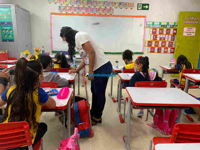 Aulas da rede municipal começam, mas falta de transporte pelo estado deixa mil crianças sem escola