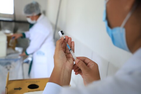 Justiça não aceita ação popular que pretendia suspender vacinação em Rondônia