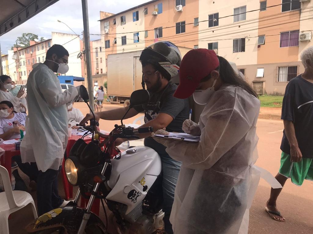 Drive-thru no Orgulho do Madeira detecta 16 casos de covid-19 nesta quinta-feira