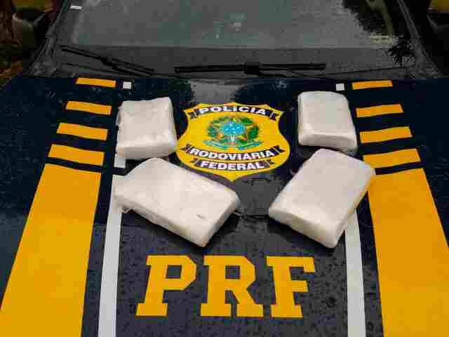 Traficante é presa com quatro quilos de droga avaliada em R$ 700 mil