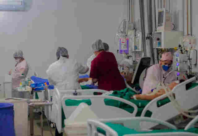 Taxa de ocupação de leitos de UTI por pacientes com covid-19 está em mais de 70%