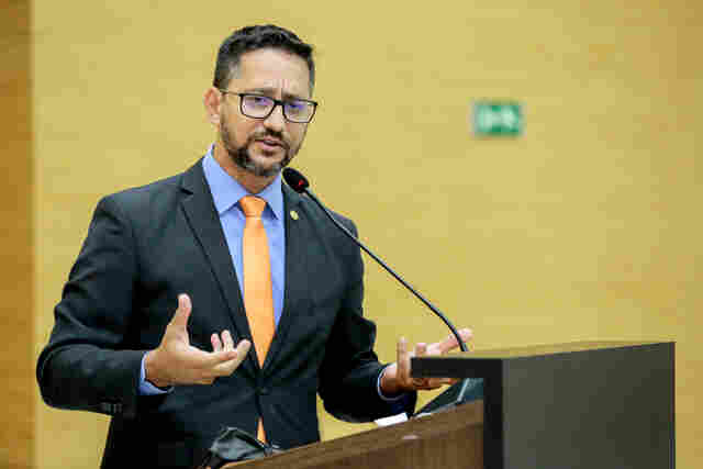 Deputado Anderson Pereira atende pedido do vereador Romerito e destina recursos para melhorar a iluminação pública em Guajará-Mirim