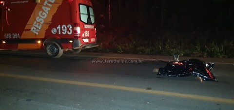Motociclista morre atropelado por carreta na BR-364