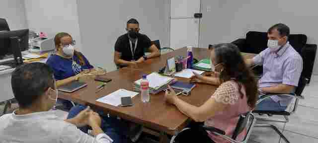 Após reunião com Prefeitura, vereadora Ellis Regina fala sobre obras do calçamento dos distritos ribeirinhos