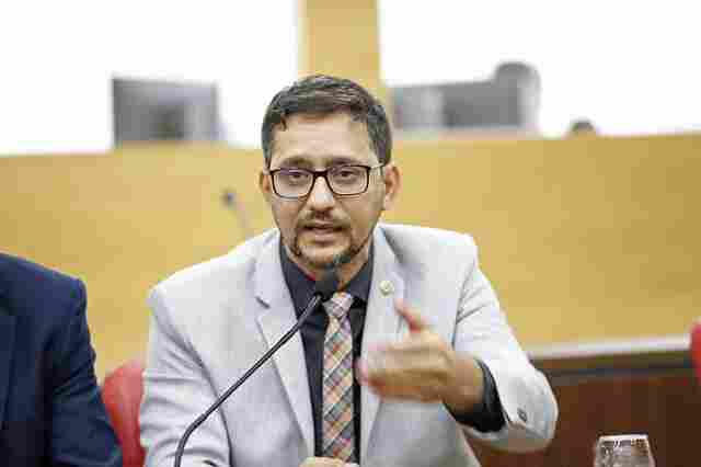 Deputado Anderson recebe acadêmicos que cobram retornos das aulas presencias na UNIR, paradas desde o início da pandemia