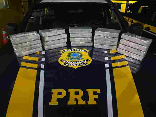 PRF apreende 21.18 Kg de cocaína em ónibus em Ji-Paraná