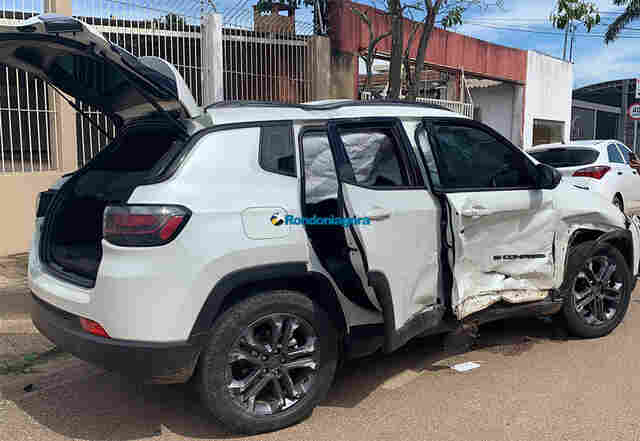 Vídeo: mulher fica gravemente ferida em acidente após veículo cruzar sinal vermelho