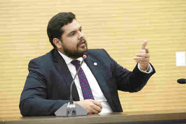 Após confirmar Hildon Chaves, Marcos Rocha busca apoio de Vinícius Miguel e do MDB