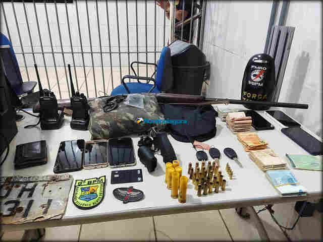 PM prende armas e rádios com dupla suspeita de abastecer LCP em União Bandeirantes