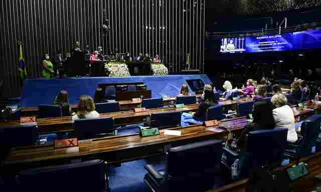 Repúdio à fala de deputado marca homenagens do Congresso às mulheres