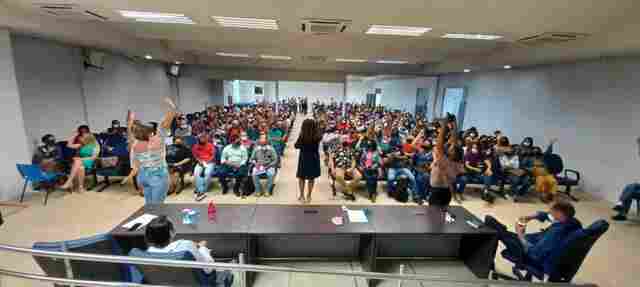 Em assembleias simultâneas realizadas em todo o Estado, trabalhadores em educação deliberam próximos passos da luta por valorização