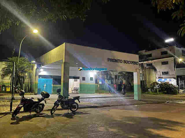 Criminosos em carro tentam executar jovem na zona leste