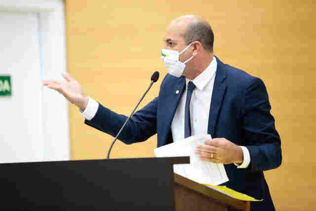 PL do deputado Ismael Crispin prevê cota em concurso público para candidato com surdez unilateral