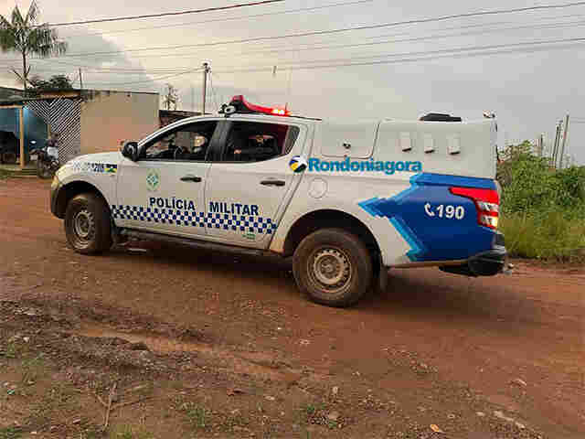 Criminosos roubam carro dos Correios e fogem com produtos