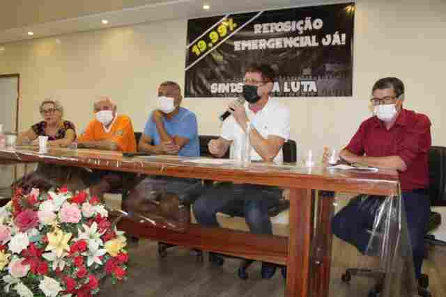 Sindsef realiza reunião com a base para tratar sobre greve geral por reposição salarial