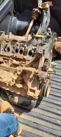 Polícia prende homens flagrados com peças de veículo oficial