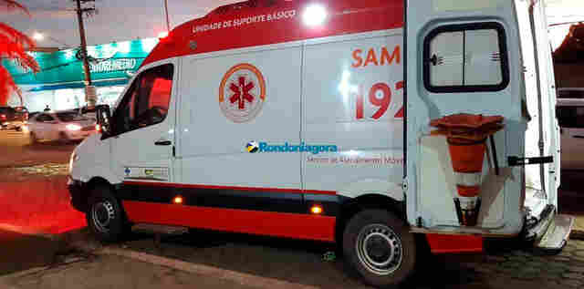 Homem se revolta com resultado de jogo e esfaqueia a mulher