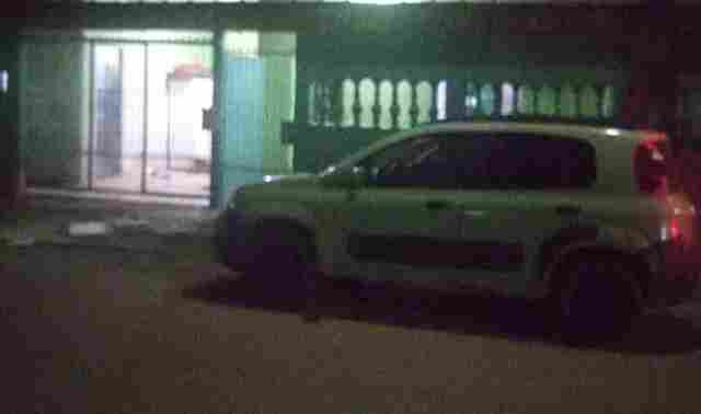 Motociclista mata homem dentro de carro na capital