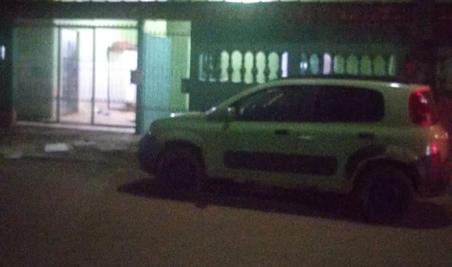 Motociclista mata homem dentro de carro na capital